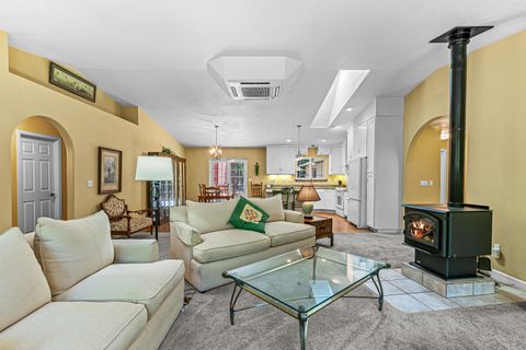 Tiny photo for 4059 Ditch Creek Road, Rogue River, OR 97537 (MLS # 220212660)