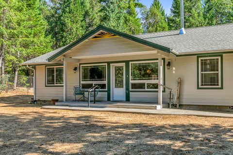 Tiny photo for 4059 Ditch Creek Road, Rogue River, OR 97537 (MLS # 220212660)