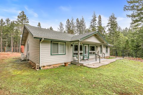 Tiny photo for 4059 Ditch Creek Road, Rogue River, OR 97537 (MLS # 220212660)