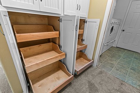 Tiny photo for 4059 Ditch Creek Road, Rogue River, OR 97537 (MLS # 220212660)