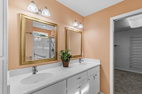 Tiny photo for 4059 Ditch Creek Road, Rogue River, OR 97537 (MLS # 220212660)