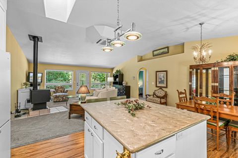 Tiny photo for 4059 Ditch Creek Road, Rogue River, OR 97537 (MLS # 220212660)