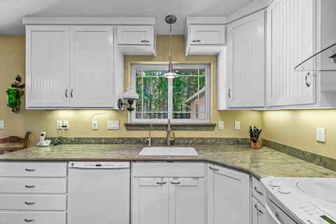 Tiny photo for 4059 Ditch Creek Road, Rogue River, OR 97537 (MLS # 220212660)