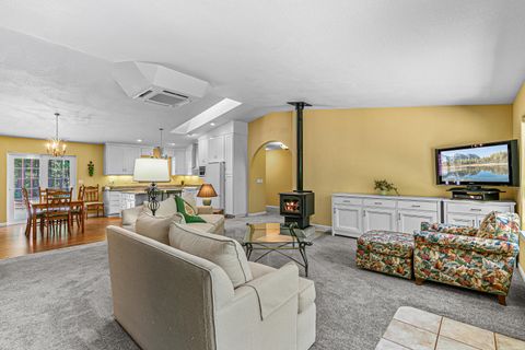 Tiny photo for 4059 Ditch Creek Road, Rogue River, OR 97537 (MLS # 220212660)