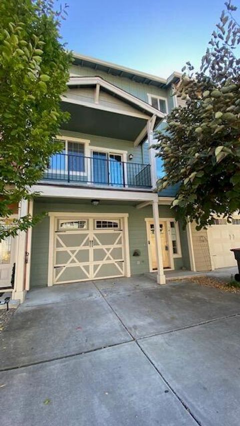 Tiny photo for 341 Englemann Lane, Medford, OR 97501 (MLS # 220213910)