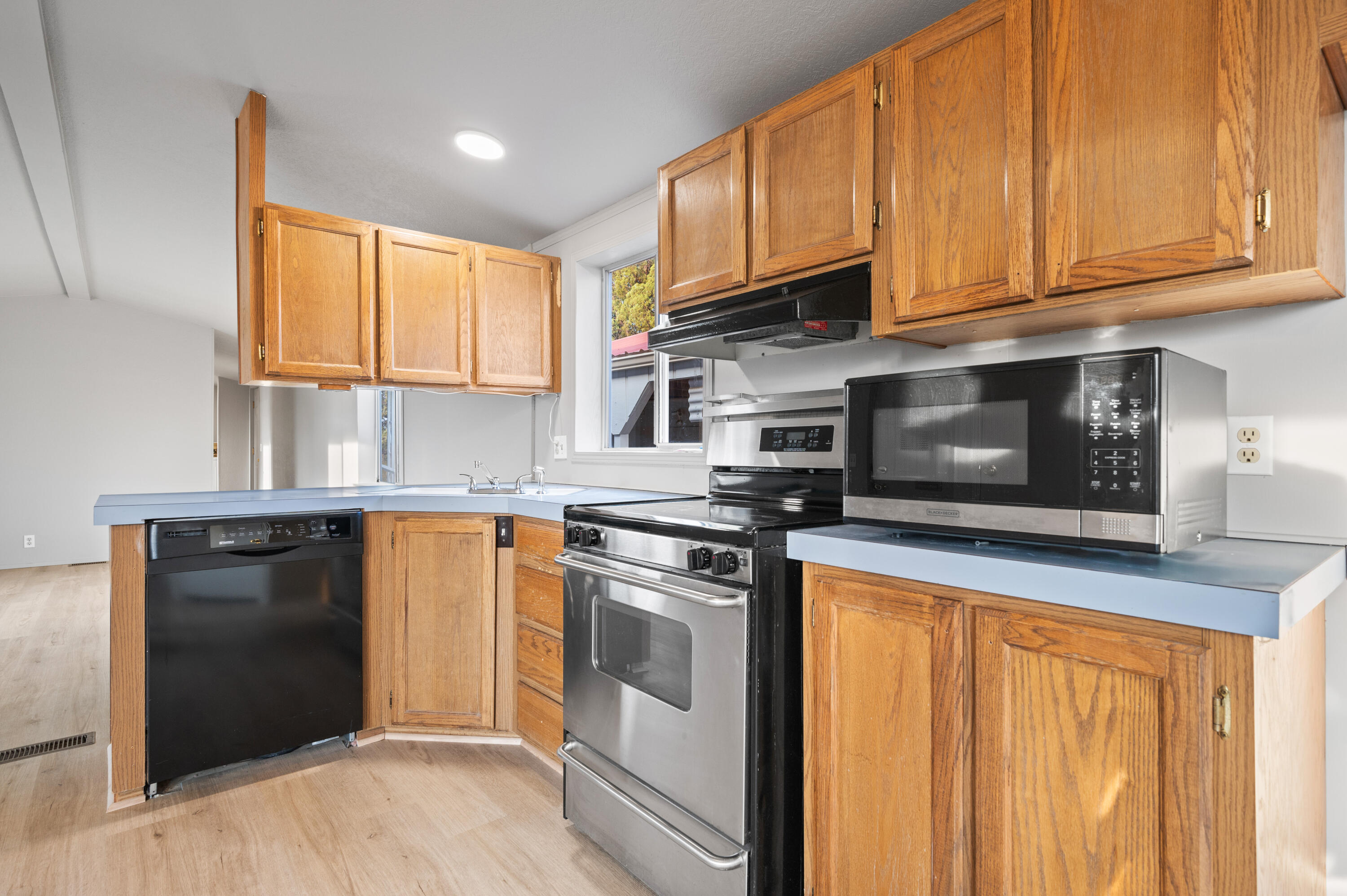 6100 S Highway 97 24