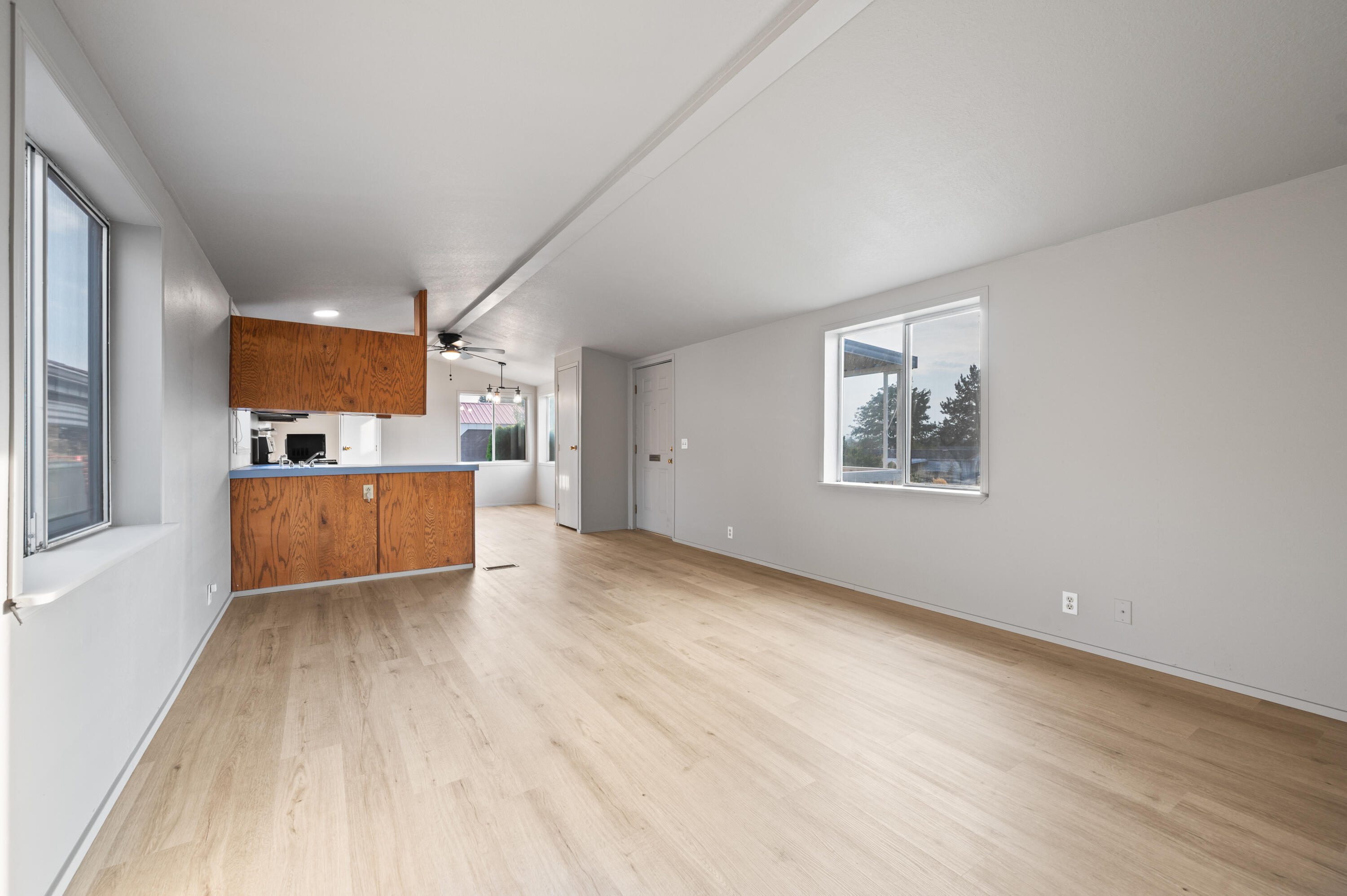 6100 S Highway 97 24