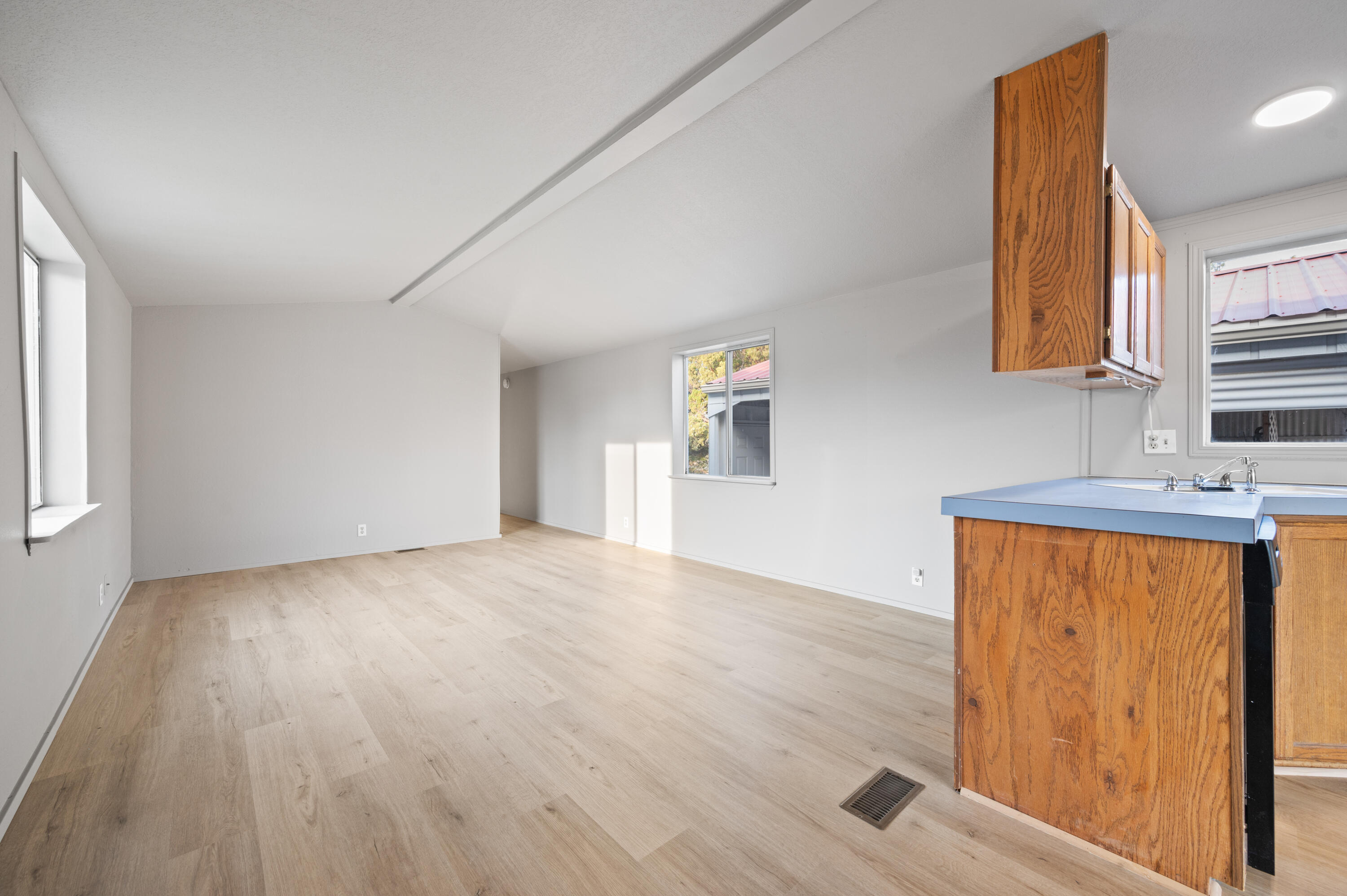 6100 S Highway 97 24