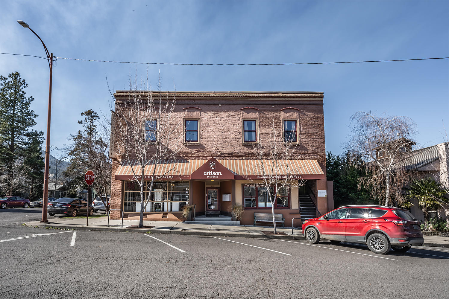 Main image without alt text