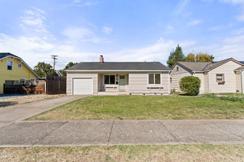 Photo of 552 Haven Street, Medford, OR 97501 (MLS # 220229836)