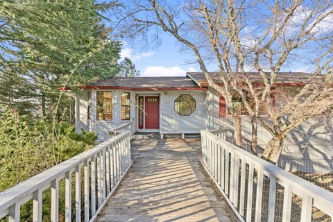 Photo of 4437 San Juan Drive, Medford, OR 97504 (MLS # 220217358)