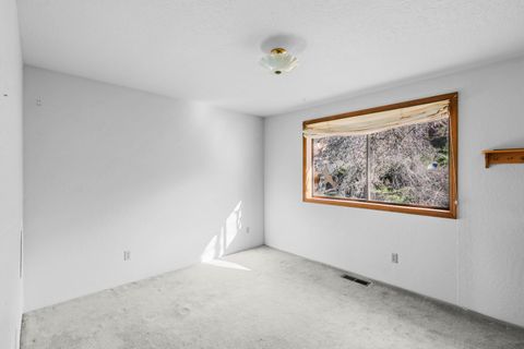 Tiny photo for 4437 San Juan Drive, Medford, OR 97504 (MLS # 220217358)
