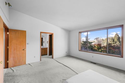 Tiny photo for 4437 San Juan Drive, Medford, OR 97504 (MLS # 220217358)