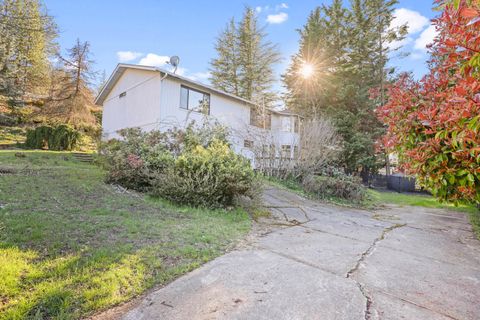 Tiny photo for 4437 San Juan Drive, Medford, OR 97504 (MLS # 220217358)
