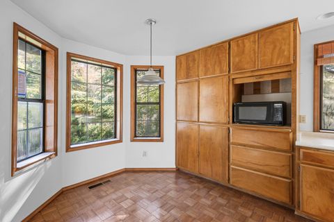 Tiny photo for 4437 San Juan Drive, Medford, OR 97504 (MLS # 220217358)