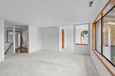 Tiny photo for 4437 San Juan Drive, Medford, OR 97504 (MLS # 220217358)