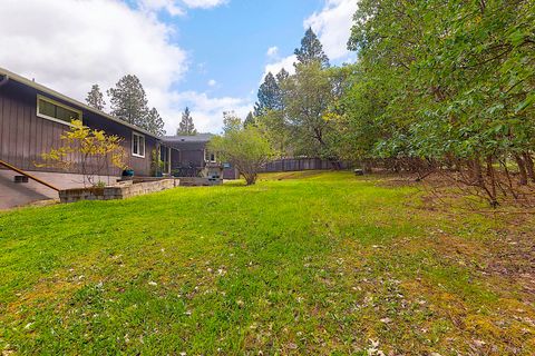 Tiny photo for 587 Summit Loop, Grants Pass, OR 97527 (MLS # 220219720)