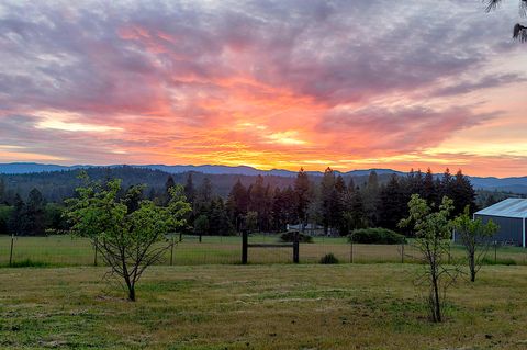 Tiny photo for 587 Summit Loop, Grants Pass, OR 97527 (MLS # 220219720)