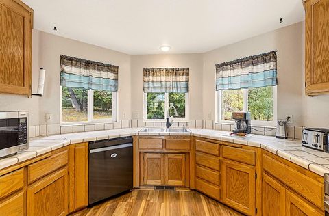 Tiny photo for 587 Summit Loop, Grants Pass, OR 97527 (MLS # 220219720)