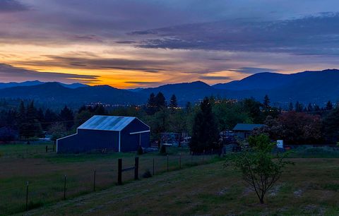 Tiny photo for 587 Summit Loop, Grants Pass, OR 97527 (MLS # 220219720)