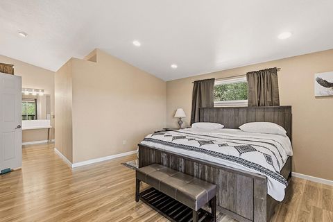 Tiny photo for 587 Summit Loop, Grants Pass, OR 97527 (MLS # 220219720)