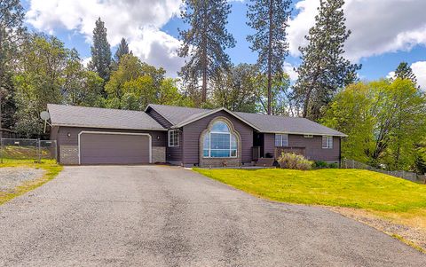 Tiny photo for 587 Summit Loop, Grants Pass, OR 97527 (MLS # 220219720)
