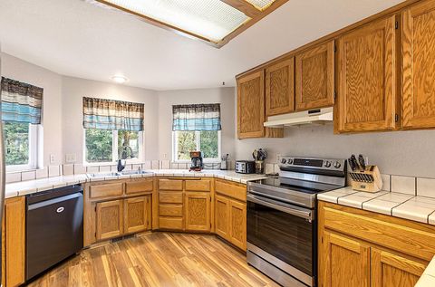 Tiny photo for 587 Summit Loop, Grants Pass, OR 97527 (MLS # 220219720)