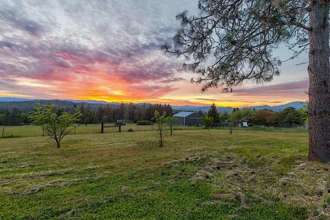Tiny photo for 587 Summit Loop, Grants Pass, OR 97527 (MLS # 220219720)