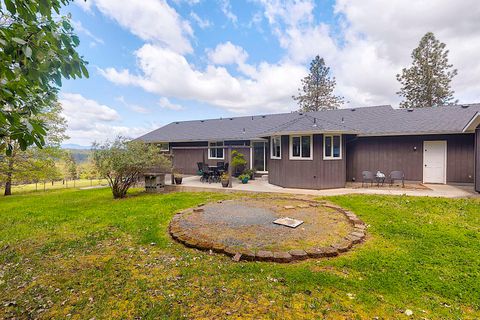 Tiny photo for 587 Summit Loop, Grants Pass, OR 97527 (MLS # 220219720)