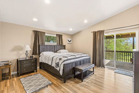 Tiny photo for 587 Summit Loop, Grants Pass, OR 97527 (MLS # 220219720)