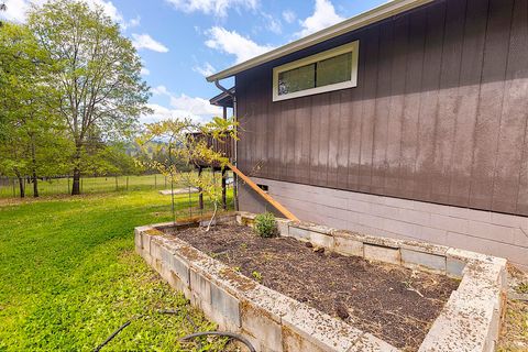 Tiny photo for 587 Summit Loop, Grants Pass, OR 97527 (MLS # 220219720)