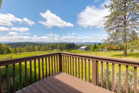 Tiny photo for 587 Summit Loop, Grants Pass, OR 97527 (MLS # 220219720)