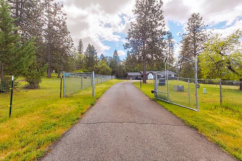 Tiny photo for 587 Summit Loop, Grants Pass, OR 97527 (MLS # 220219720)