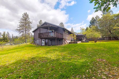 Tiny photo for 587 Summit Loop, Grants Pass, OR 97527 (MLS # 220219720)