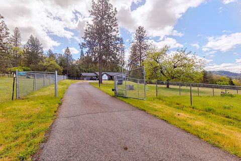 Tiny photo for 587 Summit Loop, Grants Pass, OR 97527 (MLS # 220219720)