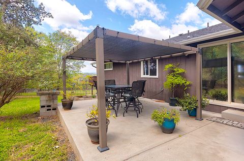 Tiny photo for 587 Summit Loop, Grants Pass, OR 97527 (MLS # 220219720)