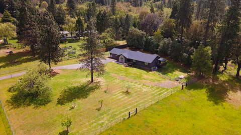 Tiny photo for 587 Summit Loop, Grants Pass, OR 97527 (MLS # 220219720)