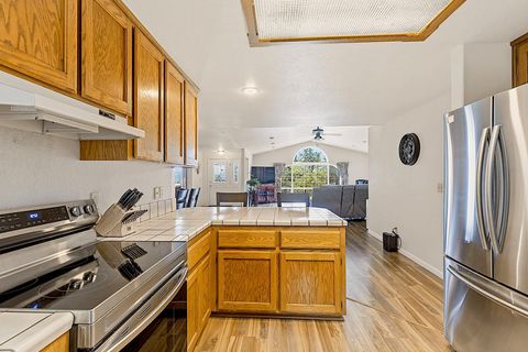 Tiny photo for 587 Summit Loop, Grants Pass, OR 97527 (MLS # 220219720)