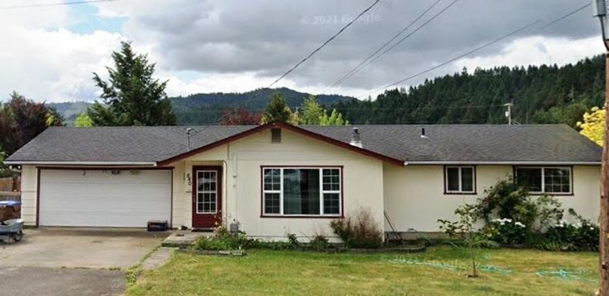 It's far enough away from the City, but not too far away. This has all the ''Just Rights'' checked. If you're looking for a Good Home, in a Great Neighborhood, in a Fantastic Town...
then stop the car. You're Home.