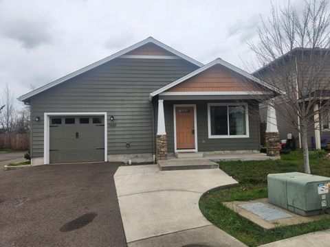 Photo of 7629 Calaveras Street, White City, OR 97503 (MLS # 220215856)