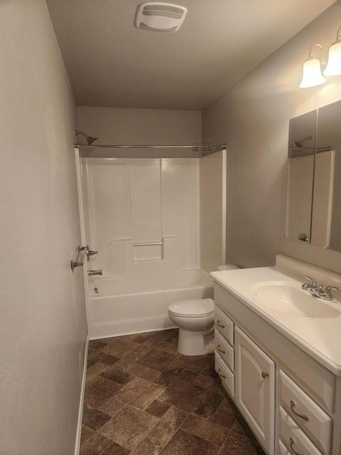 Tiny photo for 7629 Calaveras Street, White City, OR 97503 (MLS # 220215856)