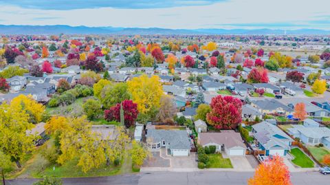 Tiny photo for 921 Pittview Avenue, Central Point, OR 97502 (MLS # 220211935)