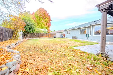Tiny photo for 921 Pittview Avenue, Central Point, OR 97502 (MLS # 220211935)