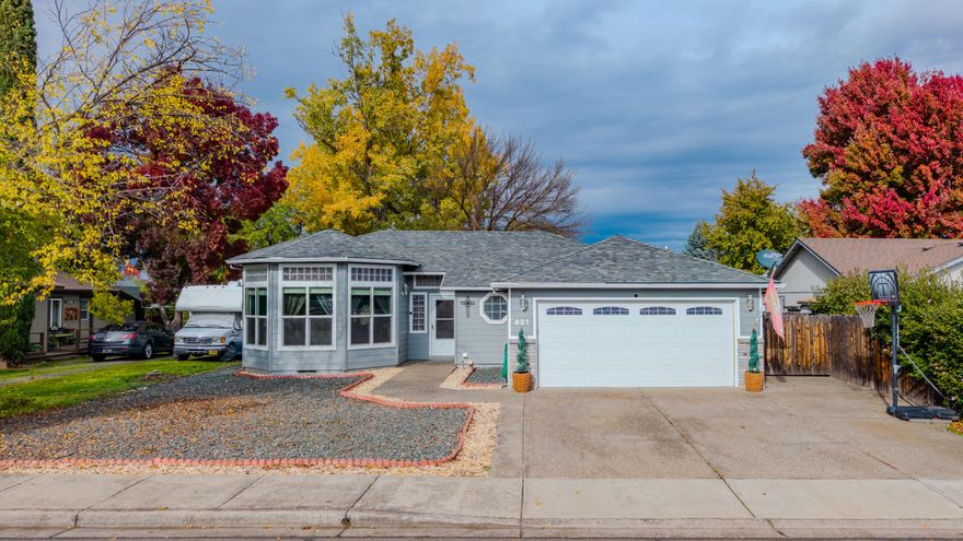 Experience comfort, convenience, and community at this well-located home in the sought after Forest Glen Subdivision of Central Point. Perfectly situated for everyday ease, this property offers quick access to Costco, shopping malls, top-rated schools, clinics, and the I-5, making it an ideal choice for commuters and busy households.
Inside, you'll find a warm and functional layout designed for both relaxation and day-to-day living. Natural light brightens the home throughout, creating an inviting atmosphere from the moment you walk in. Whether you're gathering in the living spaces or unwinding after a long day, this home provides comfort in every corner.
Step outdoors and enjoy the true appeal of Forest Glen. A nearby park offers a peaceful green space, and you'll often find neighbors out for their daily walks in every season—adding to the friendly and connected feel of the community.