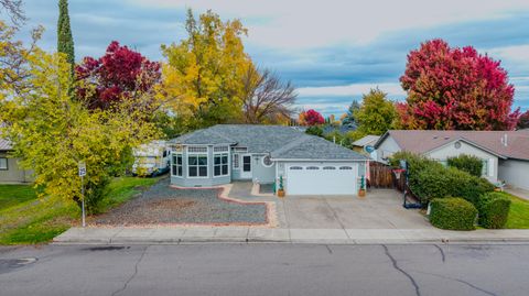 Tiny photo for 921 Pittview Avenue, Central Point, OR 97502 (MLS # 220211935)