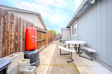 Tiny photo for 921 Pittview Avenue, Central Point, OR 97502 (MLS # 220211935)