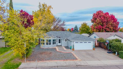 Tiny photo for 921 Pittview Avenue, Central Point, OR 97502 (MLS # 220211935)