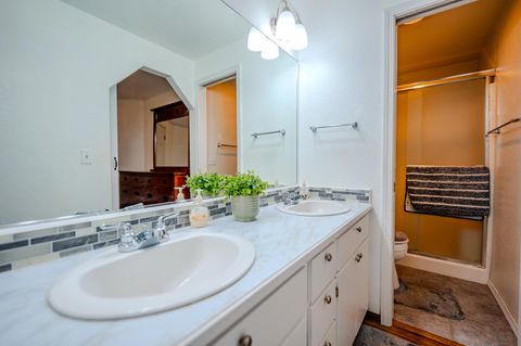 Tiny photo for 921 Pittview Avenue, Central Point, OR 97502 (MLS # 220211935)