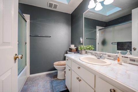 Tiny photo for 921 Pittview Avenue, Central Point, OR 97502 (MLS # 220211935)