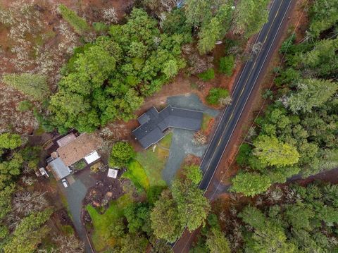 Photo of 1707 Foots Creek L Fork Road, Gold Hill, OR 97525 (MLS # 220212975)